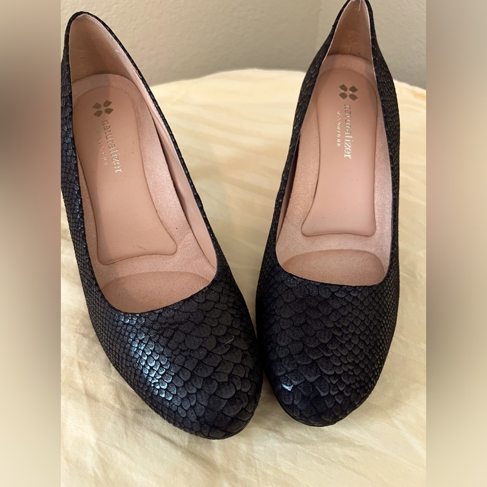9m Naturalizer - Michelle black with a snake pattern
